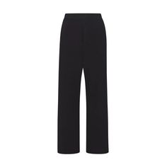 A straight-leg relaxed-fit pant in the ultra-soft Boyfriend fabric you can’t get enough of. This full-length style features an elastic waistband with logo details and 2 side pockets. Fits true to size. Classic Straight Hem Loungewear Bottoms, Classic Pants With Straight Hem For Loungewear, Classic Straight Hem Pants For Loungewear, Effortless High-waisted Loungewear Pants, Classic Straight Pants For Loungewear, Versatile Relaxed Fit Straight Leg Sweatpants, Relaxed Straight Leg Work Pants, Versatile Wide Leg Sweatpants For Everyday, Relaxed Solid Color Pants With Straight Hem