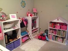 The Grasshopper's Knee: American Girl Doll Storage American Girl Doll Storage Organizing, American Girl Organization Ideas, Organizing American Girl Doll Stuff, Doll Storage Ideas Organizing, American Girl Doll Storage, American Girl Storage, Barbie Storage, Doll Organization, American Girl Doll Bed