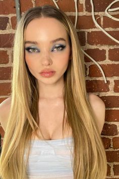 Blue Makeup Looks, Nose Makeup, Blue Eyeshadow, Christmas Makeup, Long Blonde, Blue Makeup, Dove Cameron, Long Blonde Hair, Makati