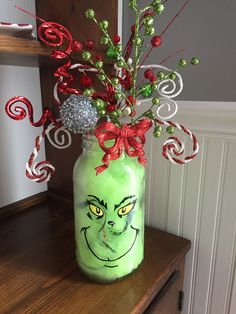 Grinch jar Grinch Christmas Bathroom Ideas, The Grinch Centerpieces, Easy Grinch Decorations, Grinch Bathroom Decor Ideas, Grinch Wreaths Diy, Christmas Diy Grinch, Grinch Centerpiece Ideas, Grinch Christmas Ornaments Diy, Grinch Bathroom Decor