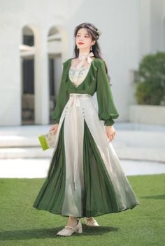 Elegant Green Long Skirt Sets, Green Floor-length Sets For Spring, Green Floor-length Spring Sets, Elegant Long Patchwork Skirt, Elegant Spring Patchwork Skirt, Green Wedding Skirt For Spring, Green Spring Wedding Skirt, Spring Wedding Green Skirt, Green Flared Skirt Dress For Spring