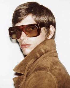 Futuristic Sunglasses, Mens Sunglasses Fashion, Flat Top Sunglasses, Tom Ford Eyewear, Wood Sunglasses, Retro Glasses, Tom Ford Sunglasses, Gradient Sunglasses, Mens Glasses