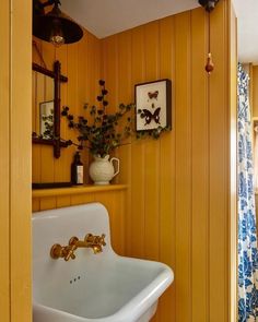 India Yellow No.66 | Sample Pot | Handcrafted Paint | Farrow & Ball Bold Bathroom, Yellow Dining Room, Feature Wall Bedroom, Yellow Bathroom, 1930s House, Bad Inspiration, Yellow Bedroom, Yellow Bathrooms, Living Room Remodel