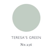 there is a green circle with the words teresa's green no 2 / 3