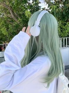 Keep it cool with mint green hair. This refreshing color adds a touch of tranquility and uniqueness to your style. Light Green Hair, Pastel Green Hair, Mint Green Hair, Korean Hair Color, Hair Color Streaks, Dyed Hair Inspiration, Hair Color Pastel, Pretty Hair Color, Hair Stylies