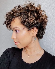 29 Cute Short Haircuts Curly Hair, Cute Short Curly Hairstyles, Short Curly Cuts, Short Curly Hairstyles For Women, Curly Hair Trends, Curly Pixie Hairstyles, Curly Pixie Haircuts, Frizzy Curly Hair