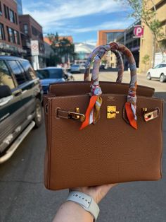 hermes birkin 25 Backpack Must Haves, Birken Bag, Nyc Fall Outfits, Celebrity Bags, Hermes Kelly 25, Nyc Fall, Clare Vivier, Hermes Birkin 25, Elegant Bags