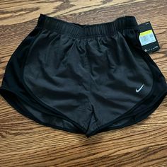 Black Shorts Athletic, Friday Fits, Cheap Running Shorts, Poshmark Clothes, Country Outfits Women, Nike Clothes, Athletic Shorts Women, Black Nike Shorts, Gymwear Outfits