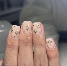 Square Celestial Nails, Biab Nail Design Star, Gold Star Nails Short, Sun Burst Nail Design, Diamond Star Nails, Celestial Nails Square, Star Rhinestone Nails, White Celestial Nails, Celestial Nails Short