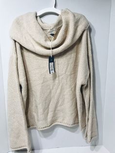 Universal Thread XL Women’s Sweater . Condition is New with tags $30 retail price Beige Sweater, Universal Thread, Sweater Long Sleeve, Long Sleeve Sweater, Sweater Outfits, Thread, Women Accessories, Tags, Brand New