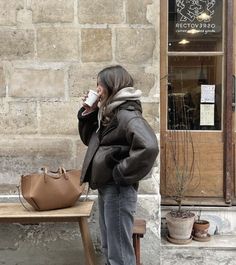 Copenhagen Street Style Winter 2023, Winter Copenhagen Style, Copenhagen Winter Style, Polene Outfit, Copenhagen Street Style Winter, Winter Ugg, Fw 2024, Stile Blair Waldorf, Adrette Outfits