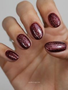 Christmas Burgundy Nails, Maroon Sparkle Nails, Burgundy Dip Nails, Maroon Glitter Nails, Mauve Nails With Glitter, Old Lady Nails, Burgundy Glitter Nails, Burgundy Nails With Glitter, Rosegold Nailart