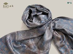 Woven pure silk scarf with classic paisley pattern. Elegant silk stole to wear to a wedding or engagement. Very flattering with any garment. + Size: 70 cm x 180 cm Fabric: 100% pure silk Hand wash + Note that the colors of the original product may vary slightly from those you see on the computer screen. For any questions you may have contact with me. Thank you very much for visiting the store KatakDesign. + -to see more items https://www.etsy.com/es/shop/katakdesign?ref=pr_shop_more + -please re Wedding Scarf, Plaid Shawl, Silk Stoles, Paisley Scarf, Pure Silk Scarf, Tartan Scarf, Paisley Scarves, Colour Star, Computer Screen