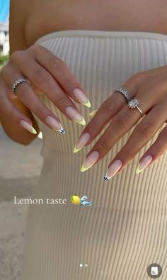 Paznokcie Hello Kitty, Lemon Nails, Kutek Disney, August Nails, Summery Nails, Her Nails, Casual Nails, Almond Nails Designs