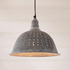 Colander Zinc Pendant - Primitive Star Quilt Shop Interior Design Country, Country Pendant Lighting, Country Lighting, Primitive Bathrooms, Farmhouse Lamps, Diy Lampe, Simple Lamp, Primitive Homes, Primitive Kitchen