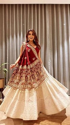 Prachi Solanki Outfits, Prachi Solanki Chaniya Choli, Prachi Solanki, Chaniya Choli Designs Weddings, Dandiya Outfit, Chaniya Choli Designs Navratri, Navratri Look, Garba Outfit, Chaniya Choli Designs