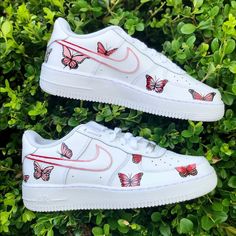 Custom Painted Nike Air Force 1s Two-Tone Butterfly Design With Ombr Swoosh Hand Painted With Angelus Leather Paint Sealed And Finished With Angelus Finisher Waterproof & Scratch Resistant Colors Can Be Adjusted All Sizes Available (Men’s, Women’s & Kids) Processing Time : 2-3 Weeks Follow And Dm My Custom Sneakers Ig: @_lacedbylee For $30-50 Discount Nike Custom Sneakers For Spring, Spring Nike Custom White Sneakers, White Sole Custom Sneakers For Summer, Butterfly Nike, Painted Nike Air Force, Nike Jordans Women, Nike Golf Shoes, Nike Air Max 2015, Nike Free Flyknit