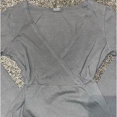 Brandy Melville Cropped V Neck Long Sleeve (Grey Is Darker Than Appears In Picture) Gray V-neck Loungewear Top, Gray V-neck Top For Loungewear, Fitted V-neck Tops For Loungewear, Chic Gray V-neck Top, Long Sleeve Fits, John Galt, Brandy Melville Tops, Grey Long Sleeve, Brandy Melville