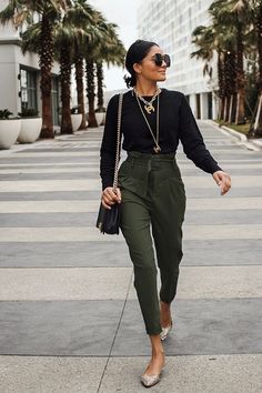 Daily Shoes Women, Expensive Looks, Hannah Wells, Fashionable Work Outfit, Work Fits, Europe Outfits, Business Casual Outfits For Women, Professional Wear, Summer Work Outfits