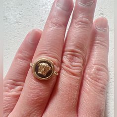 Authentic Rare Versace Medusa 18kt Gold Onyx Chain Ring Comes With Certificate Of Authenticity From Legitgrails Open To All Reasonable Offers Please Review All Photos, Listing Description, And/Or Ask Questions Prior To Bidding Or Purchasing Any Of Our Items Versace Jewelry, Ring Color, Certificate Of Authenticity, Chain Ring, Womens Jewelry Rings, Onyx, Versace, Women Jewelry, Chain