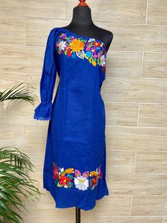 Embroidered in bright colors, ideal for any Mexican event. This dress has straps to adjust at the back. Dress made in blanket and embroidered in a craft machine Each dress has a unique embroidery, so colors may vary. Mexican textile art has centuries of history and creativity throughout the country. Mexico is recognized as one of the leading countries with a beautiful aristic production in the textile world, miraculous hands of talented artisans from different states of the country create stunni One Shoulder Floral Dress, Latin Fashion, Mexican Textiles, Mexican Dress, Unique Embroidery, Dress One Shoulder, Dress Bohemian, Mexican Dresses, Mexican Style