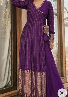 Anarkali Kurti From Saree, Saree To Salwar Ideas, Saree Stiched Dress Ideas, Saree Remake Dresses, Banarasi Long Dress, Saree One Piece Dress Pattern, Silk Long Dress Indian Style, Silk Dress Patterns Indian Kurti, Dress In Saree Material Ideas