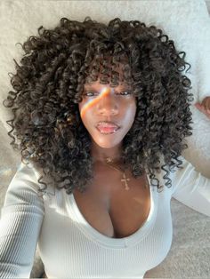 https://ca.pinterest.com/lovetendoo/ Black Curly Hair With White Highlights, Curly Hairstyles With Bangs Black Women, Black Curly Hair With Bangs, Curly Baddie, Curled Bangs, 3b Hair, Finger Coils, Curly Hair Bangs, Curly Hair Black