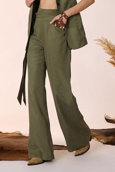 Olive high waisted trouser with side pockets and detachable belt. - Aza Fashions Trouser Pattern, Trouser Pants Women, Women Pants, High Waisted Trousers, S N, Pants Trousers, Aza Fashion, Trousers Women, Pants For Women