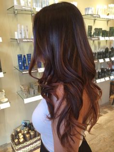 Cooper Red Brown Hair Color, Highlights On Reddish Brown Hair, Brunette Sombre, Dark Chocolate Balayage, Beautiful Dark Brown Hair, Chocolate Brown Hair Color Ideas, Brown Hair Color Ideas, Black Hair Balayage, Dark Brunette Hair