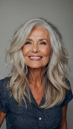 15 Layered Haircuts for Women Over 50: Because Fun Never Ages - Fads Long Hair Older Women, Grey Hair Over 50, Layered Haircuts For Women, Grey Hair Inspiration, Long Gray Hair, Medium Hair Cuts, Hairstyles For Women, Great Hair, Layered Haircuts