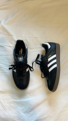 #adidas #adidassneakers #adidasshoeswomen #adidassambas #shoes #blackshoes #sambas Adidas Shoes Samba Outfit Women, All Black Sambas, Adidas Sambas Black, Shoes Black Aesthetic, Cute Shoes Black, Sambas Aesthetic, Black Adidas Samba, Sambas Black, Black Sambas