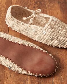 Crochet Slipper, Sewing Easy Diy, Crochet Sandals, Crochet Shoes, Crochet Slippers, New Hobbies, Cut Shirts, Vintage Crochet, Silver Stars