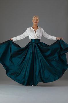 Teal Taffeta Full Circle Skirt for Women Classic Skirt Ball - Etsy Bosnia and Herzegovina Skirt Photoshoot, Couture Bridesmaid Dresses, Taffeta Skirt, Ball Skirt, Gown Skirt, Wedding Skirt, Classic Skirts, Rock Outfit, Full Circle Skirt