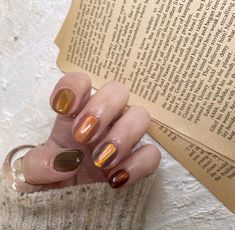 Olive Jelly Nails, Subtle Fall Nails Short, Earthy Tones Nails, Jelly Nails Fall, Autumn Jelly Nails, Amber Jelly Nails, Earthy Short Nails, Winter Jelly Nails, Nail Jelly Polish