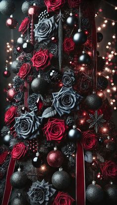 Vampire Christmas Tree, Goth Christmas Tree Ideas, Dark Christmas Tree, Black And Red Christmas, Red And Black Christmas, Fantasy Christmas