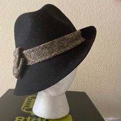 Nwt 100% Wool Very Stylish Vintage Winter Hats, Sweater Dress With Tights, Dresses And Tights, Floppy Beach Hat, Womens Hats, Hats Black, Lv Belt, Women Hats Fashion, Watch Trends