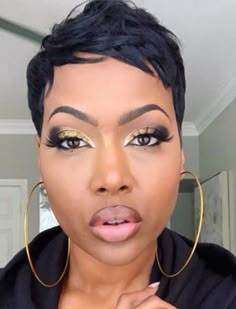 Natura Hair, Black Hair Short, Black Women Short Hairstyles, Black Hair Short Cuts, Neutral Lips, Hair Short Cuts, Easy Hairstyles For Medium Hair, Fall Makeup Looks, Short Sassy Hair