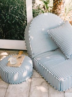 Outdoor Chairs Comfortable, Pillow Stack, Striped Pillows, Pillow Lounger, Pool Pillow, Park Picnic, Cushion Collection, Patio Party, Bench Pillows