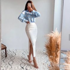 Brand New!! Zara Jacquard Pencil Skirt High-Waisted Midi Skirt Hidden Zip Closure. Size :Medium Satin Skirt Outfit, High Waisted Midi Skirt, Expensive Fashion, Classy Skirts, Metallic Pleated Skirt, Pencil Skirt Outfits, Long Skirt Outfits, Midi Pencil Skirt, Fashion Top Outfits