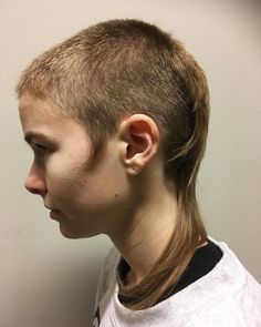 Rattail Mullet, Rat Tail Haircut, Side Haircut, Skinhead Reggae, Funny Hair, Skinhead Girl, Monochrome Makeup Look