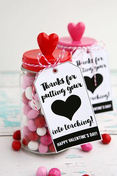 Teacher Gift Guide, Cadeau St Valentin, Teacher Valentine Gifts, Valentinstag Party, Valentines Gift Bags, Valentine's Ideas, Appreciation Ideas, Valentines Day Food, Teachers Gifts