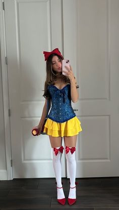 Disney Movie Costumes, Costumes For Brunettes, Cute Group Halloween Costumes, Classy Halloween Costumes, Halloween Princess, Princess Halloween Costume, Trio Halloween Costumes, Hot Halloween Outfits, Pretty Halloween Costumes