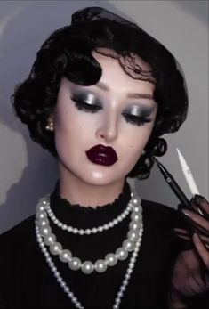 Gatsby Makeup, Flapper Makeup, 20s Makeup, Mrs Bella, Look Gatsby, 1920s Makeup, Vintage Makeup Looks