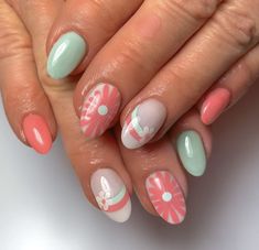 Trendy Oval Nails Summer, Fall Hawaii Nails, Hawaii Gel Nails Ideas, Utah Nails Fall, Coral Reef Nails, Coastal Floral Nails, Coral Floral Nails, Coral Pattern Nails, Vacation Nail Colors