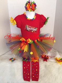 https://images.app.goo.gl/fy3wzdvRSntu1xt17 Skittles Costume, Purple Skittles, Skittles Rainbow, Halloween Costumes For Work, Candy Costumes, Candy Bar Party, Pageant Wear, Clever Halloween Costumes, Diy Costumes Kids