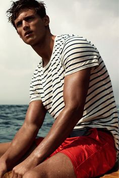 Summer shorts and t shirt Style College, Fashion Tag, Men Beach, Nautical Fashion, Reebok Classic, Red Shorts, Men Looks, Looks Style