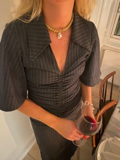 Classy Aesthetic Outfit, Girls Dinner Outfit, Stockholm Aesthetic, It Girl Outfit, Gray Jumpsuit, Girls Dinner, Gossip Girl Aesthetic, Golden Bracelet, Outfit Dinner