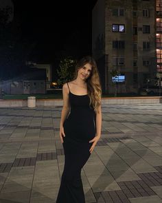 girl taking a photo in a long black dress Poses In Black Bodycon Dress, Dress Picture Poses Night, Black Bodycon Dress Poses, Poses For Pictures Instagram Long Dress, Posing In A Dress Photo Ideas, Photo Poses Elegant, Poses In Long Bodycon Dresses, Posing With A Dress, Instagram Dress Picture Ideas