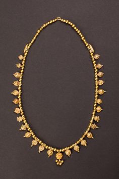 Maharashtrian Earrings, Gold Wedding Necklace, 22 Carat Gold Jewellery, Gold Necklace Wedding, Jewelry Traditional, Gold Necklace Indian, Gold Jewelry Simple Necklace, Wedding Necklaces, Jewellery Indian