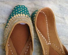 Dark green base with golden motifs colours!! Its subtle, yet elegant and is perfect for everyday casual look!! *Ethnic Shoes/Women Flats/Handmade Indian Designer Women Shoes or Slippers/Royal shoes/traditional style Women SPECIFICATIONS: *Upper/Panna -Dark green base with gold embellishments *Back/Adda - Dark green base with gold embellishments *Lining - Leather *Padding - Double Cushioning for extra comfort *Sole/Talla - Vegetable tanned leather sole NOTE: Need assistance, please convo me 1. Pl Blue Ballet Shoes, Royal Shoes, Wedding Shoes For Women, Embellished Wedding Shoes, Gold Slippers, Blue Bridal Shoes, Floral Print Shoes, Indian Shoes, Mens Leather Loafers